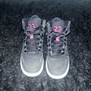 Unisex 5.5Y Jordan’s